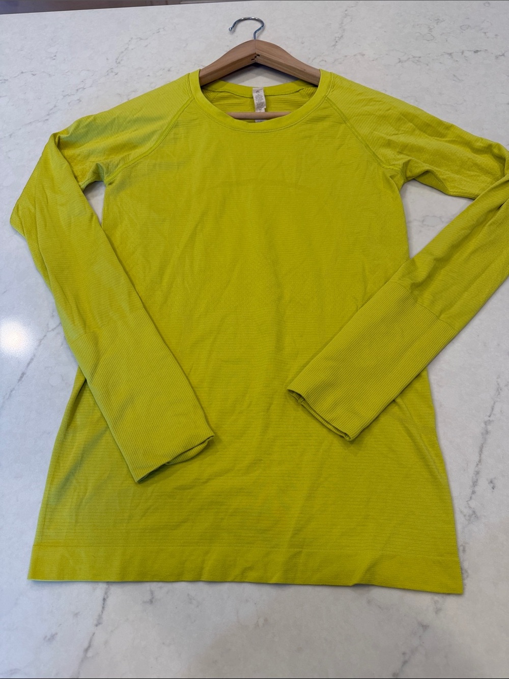 Lululemon Swiftly Tech Long Sleeve‎ 2.0
Yellow Pear Size 6